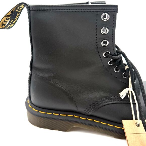 Doc Martens 11822 The ORIGINAL Black Leather AirWair 8-Eye size 8M /10W NEW - Picture 8 of 8
